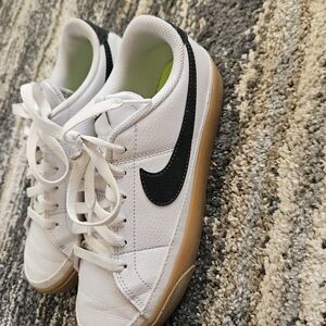 Nike Women's White and Black Sneakers with Gum Sole